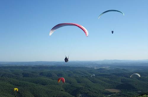 Parapente au Mont Bouquet_ Site départemental de vol libre ©