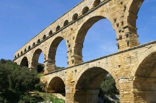 Balades et Randonnées au Pont du Gard ©